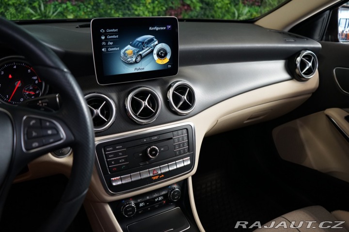 Mercedes-Benz GLA 200d*4M*CAMERA*DISTRONIC 2018