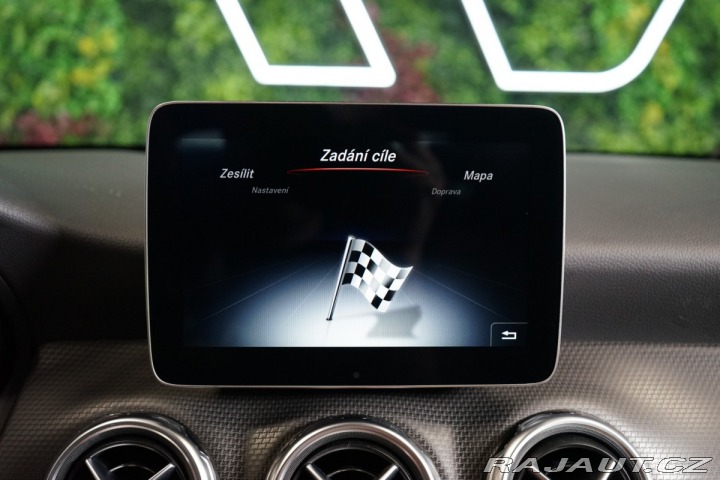 Mercedes-Benz GLA 200d*4M*CAMERA*DISTRONIC 2018