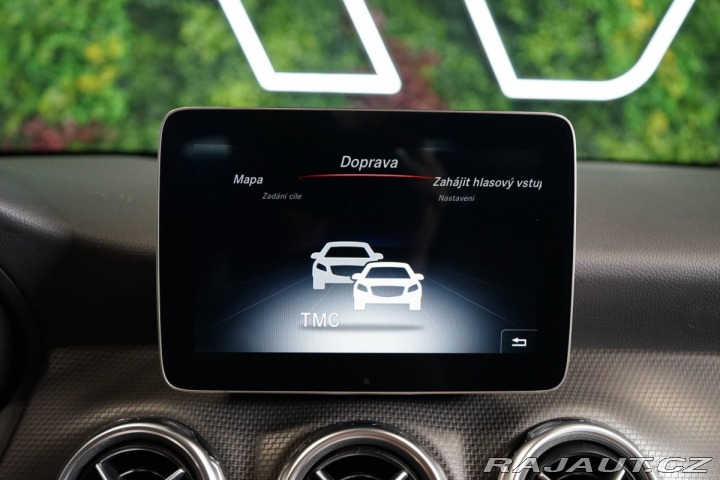 Mercedes-Benz GLA 200d*4M*CAMERA*DISTRONIC 2018
