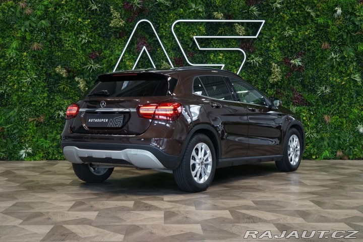 Mercedes-Benz GLA 200d*4M*CAMERA*DISTRONIC 2018