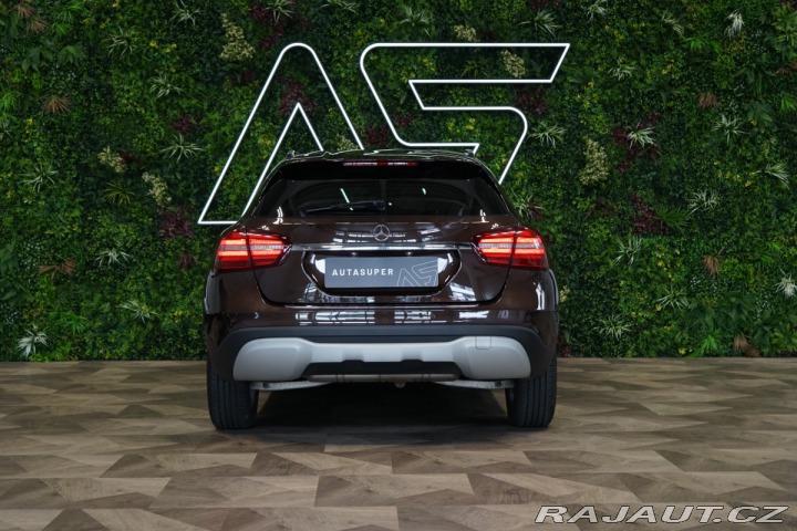 Mercedes-Benz GLA 200d*4M*CAMERA*DISTRONIC 2018
