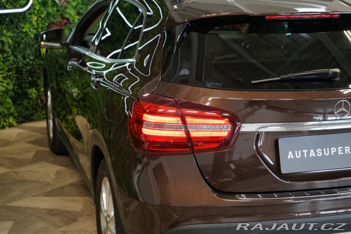 Mercedes-Benz GLA 200d*4M*CAMERA*DISTRONIC 2018