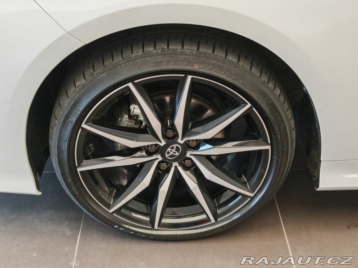 Toyota Corolla 1,8 Hybrid e-CVT GR SPORT 2024