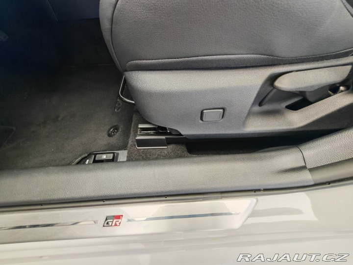 Toyota Corolla 1,8 Hybrid e-CVT GR SPORT 2024