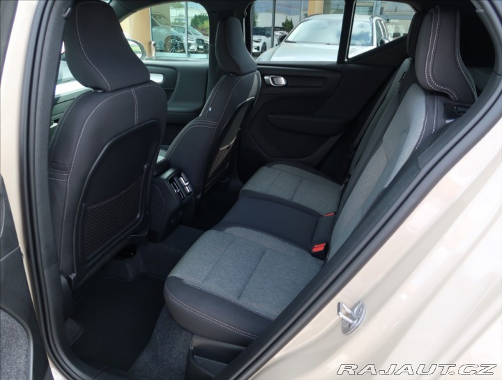 Volvo XC40 2,0 B3 AUT Plus Dark 2024