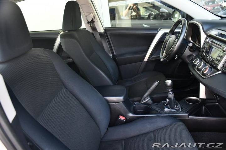 Toyota RAV4 2.0D D4D TAŽNÉ 2xKOLA ČR 2015