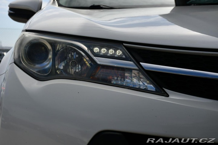 Toyota RAV4 2.0D D4D TAŽNÉ 2xKOLA ČR 2015