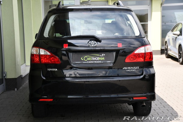 Toyota Avensis Verso 2.0D-4D 2xKOLA A/C 2005