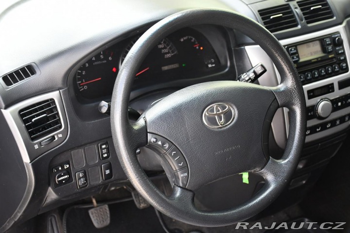 Toyota Avensis Verso 2.0D-4D 2xKOLA A/C 2005