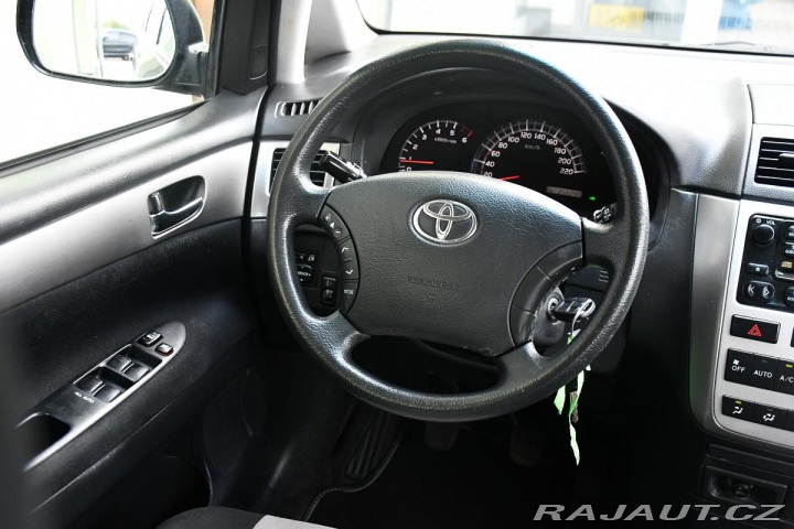 Toyota Avensis Verso 2.0D-4D 2xKOLA A/C 2005