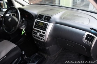 Toyota Avensis Verso 2.0D-4D 2xKOLA A/C 2005