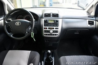 Toyota Avensis Verso 2.0D-4D 2xKOLA A/C 2005