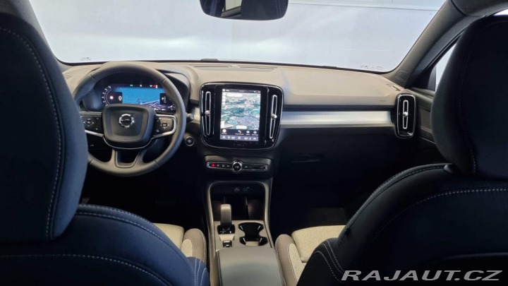 Volvo XC40 B3 2.0L 163 HP AT7 FWD CO 2025