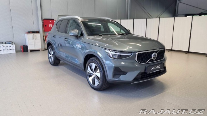 Volvo XC40 B3 2.0L 163 HP AT7 FWD CO 2025
