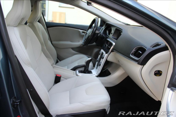 Volvo V40 1,6 D2 114PS Kinetic 2012