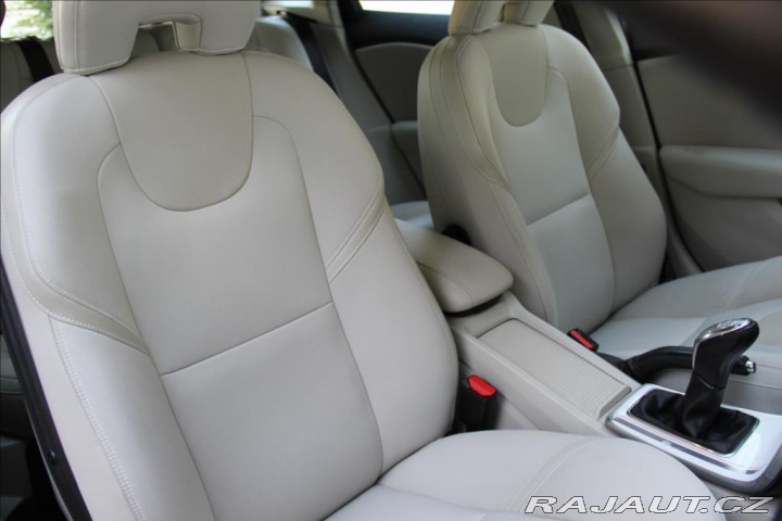 Volvo V40 1,6 D2 114PS Kinetic 2012