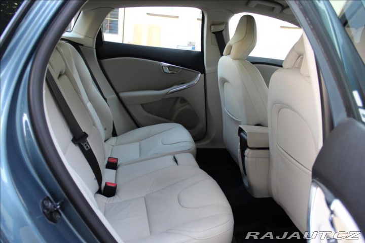 Volvo V40 1,6 D2 114PS Kinetic 2012