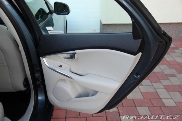 Volvo V40 1,6 D2 114PS Kinetic 2012