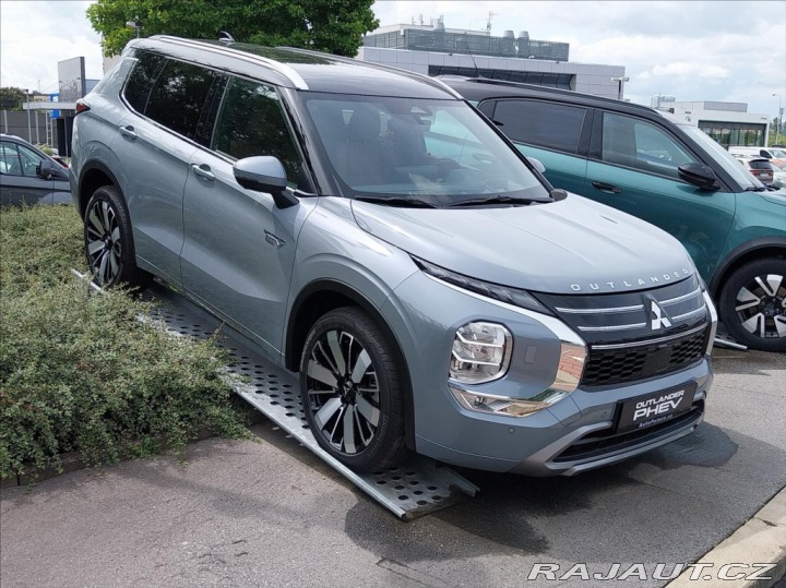 Mitsubishi Outlander 2.4 PHEV MY25 INSTYLE+ 2025