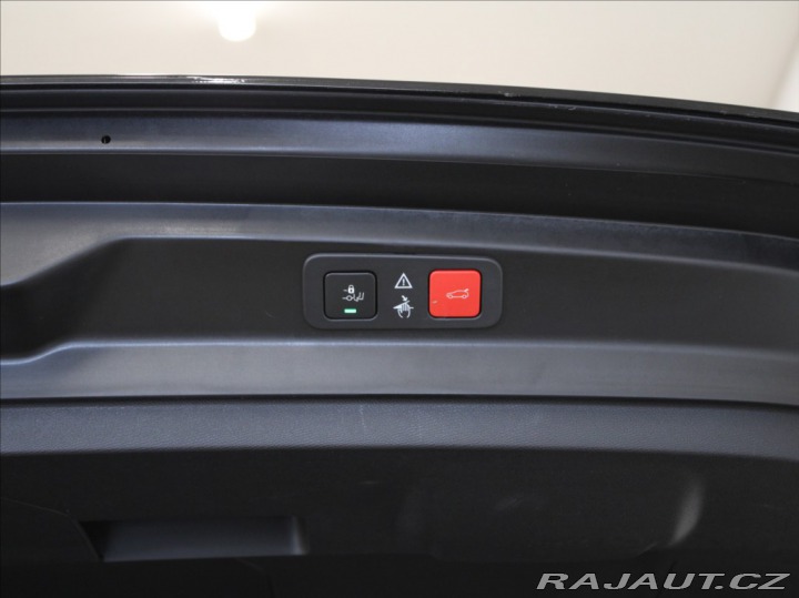 Peugeot 5008 1,5 HDi 96kW AT Allure 7 2024
