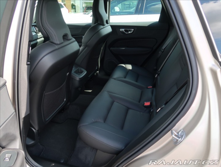 Volvo XC60 2,0 B5 AWD AUT Plus Dark 2024