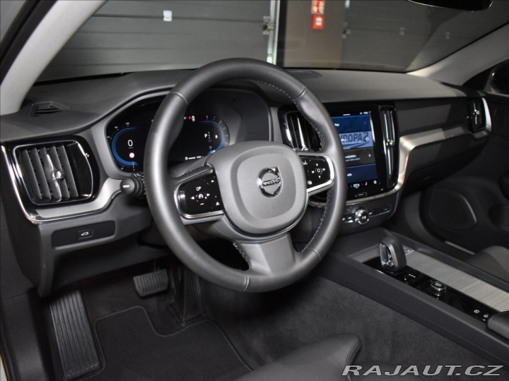 Volvo V60 2,0 B4 PLUS Dark,Bezklíč 2024