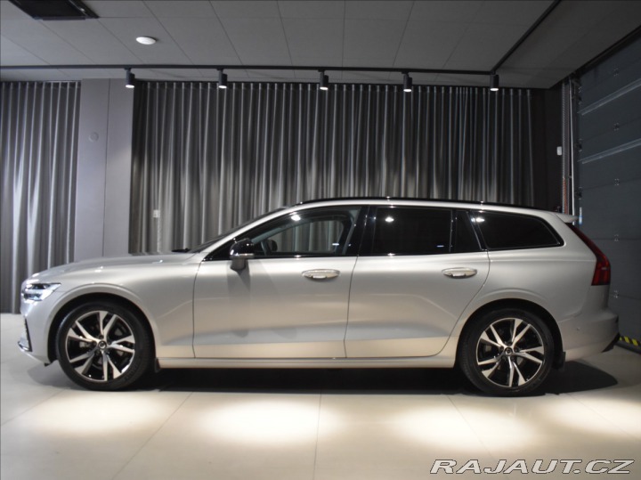 Volvo V60 2,0 B4 PLUS Dark,Bezklíč 2024
