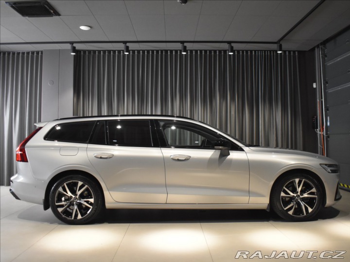 Volvo V60 2,0 B4 PLUS Dark,Bezklíč 2024