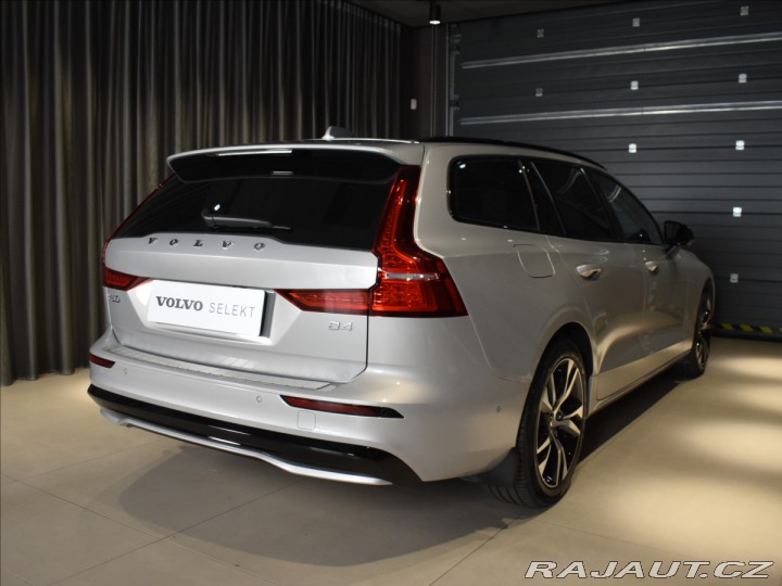 Volvo V60 2,0 B4 PLUS Dark,Bezklíč 2024