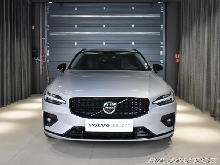 Volvo V60 2,0 B4 PLUS Dark,Bezklíč 2024