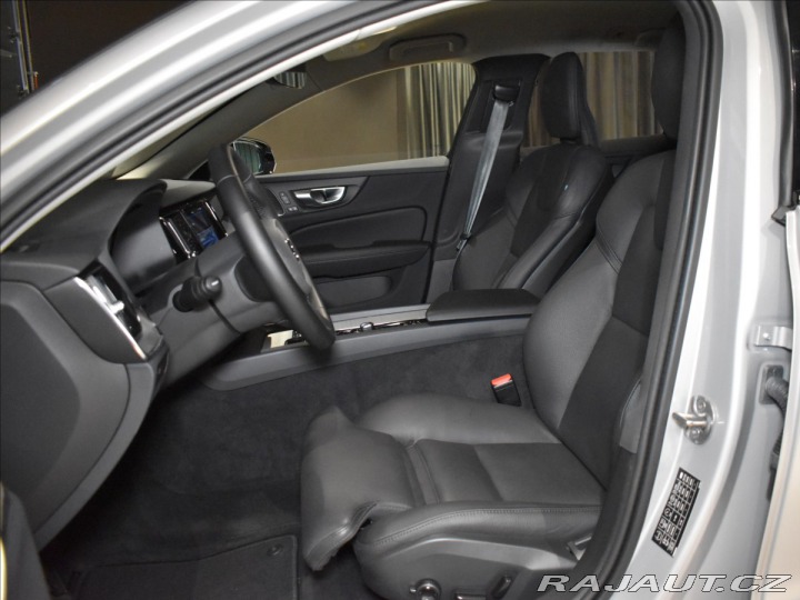 Volvo V60 2,0 B4 PLUS Dark,Bezklíč 2024