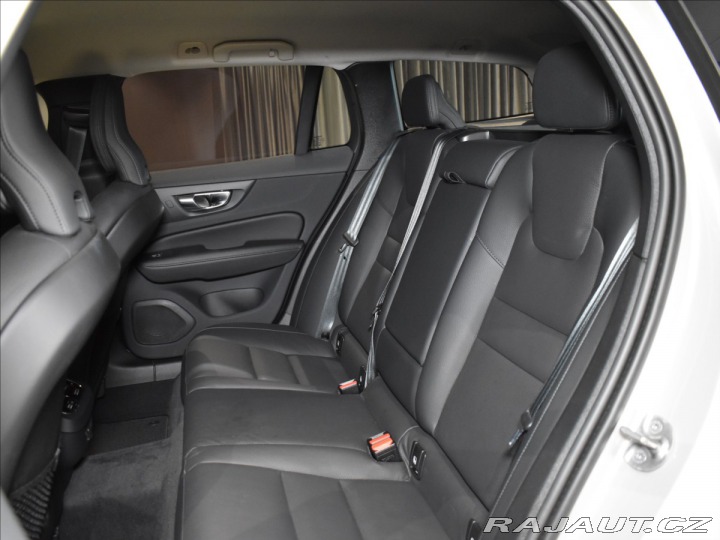 Volvo V60 2,0 B4 PLUS Dark,Bezklíč 2024