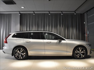 Volvo V60 2,0 B4 PLUS Dark,Bezklíč 2024