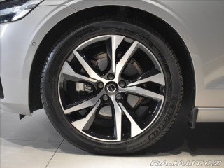 Volvo V60 2,0 B4 PLUS Dark,Bezklíč 2024