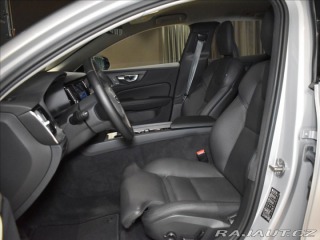 Volvo V60 2,0 B4 PLUS Dark,Bezklíč 2024