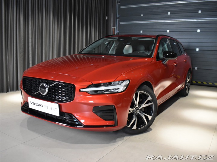 Volvo V60 2,0 B4 PLUS Panorama,BLIS 2024