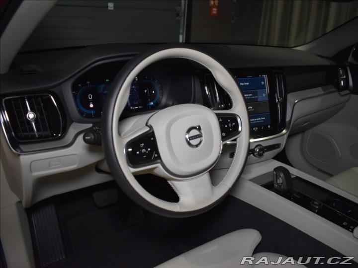 Volvo V60 2,0 B4 PLUS Panorama,BLIS 2024