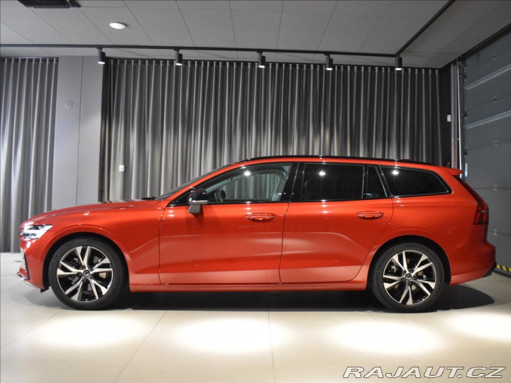 Volvo V60 2,0 B4 PLUS Panorama,BLIS 2024