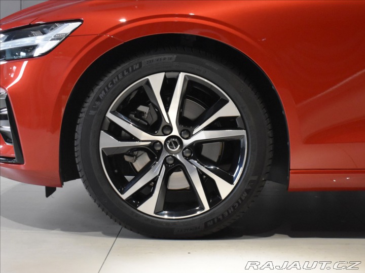 Volvo V60 2,0 B4 PLUS Panorama,BLIS 2024