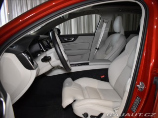 Volvo V60 2,0 B4 PLUS Panorama,BLIS 2024