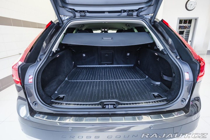 Volvo V90 CC B5 AWD PLUS, H&K, 2022