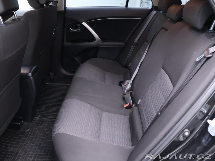 Toyota Avensis 2,0 D-4D 91kW Life Xenon 2013