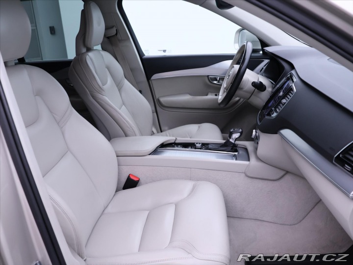 Volvo XC90 2,0 D5 165kW AWD CZ Momen 2015
