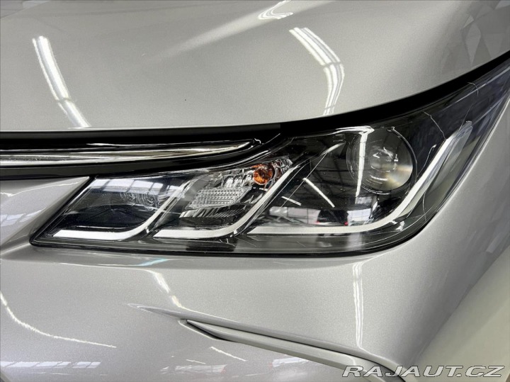 Toyota Corolla 1,8 HYBRID e-CVT COMFORT, 2022