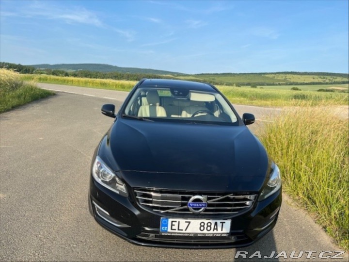 Volvo V60 2,4   D6 AWD 158 kW PLUG- 2014