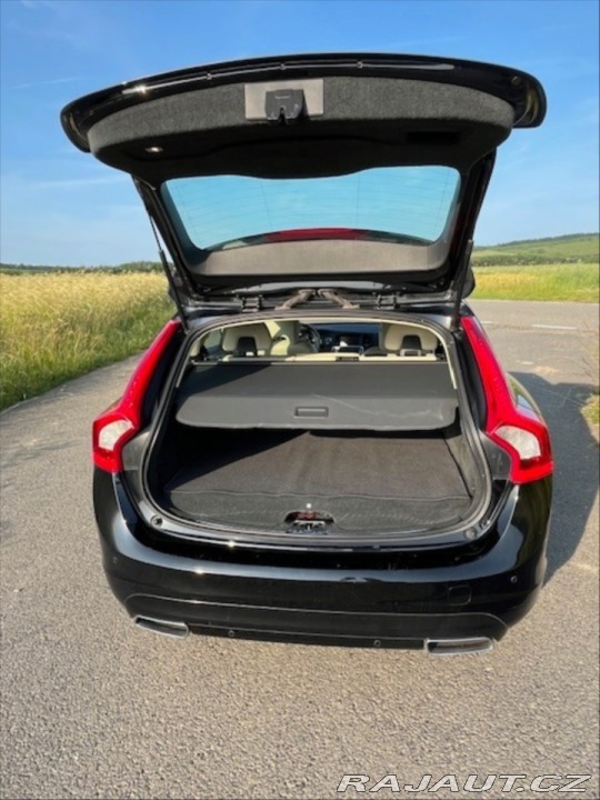 Volvo V60 2,4   D6 AWD 158 kW PLUG- 2014