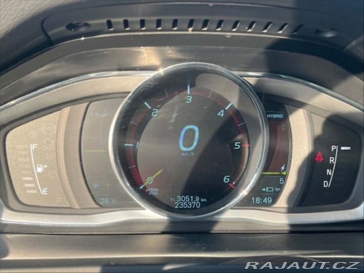 Volvo V60 2,4   D6 AWD 158 kW PLUG- 2014