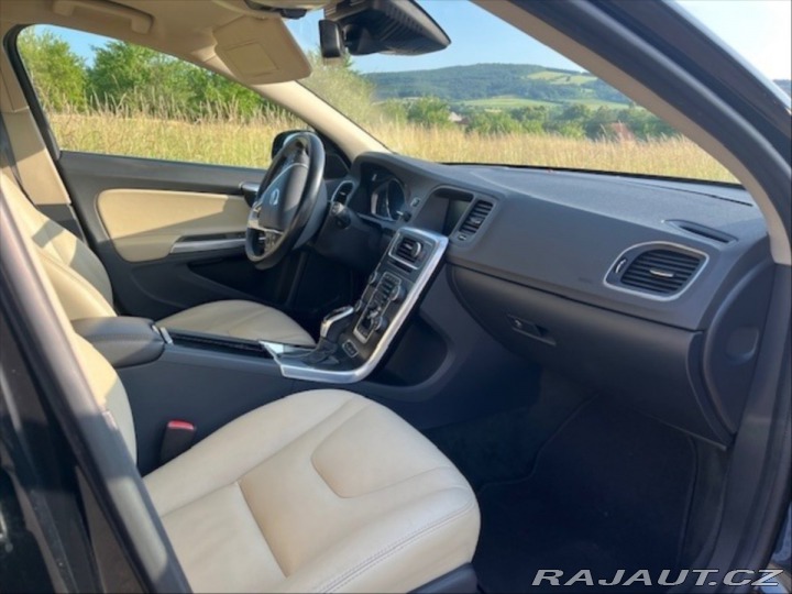 Volvo V60 2,4   D6 AWD 158 kW PLUG- 2014