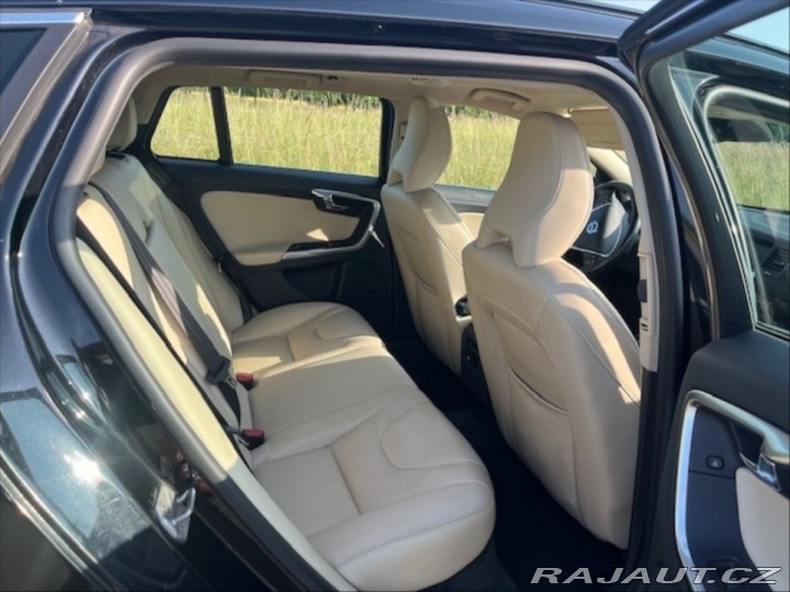 Volvo V60 2,4   D6 AWD 158 kW PLUG- 2014