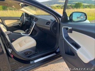 Volvo V60 2,4   D6 AWD 158 kW PLUG- 2014
